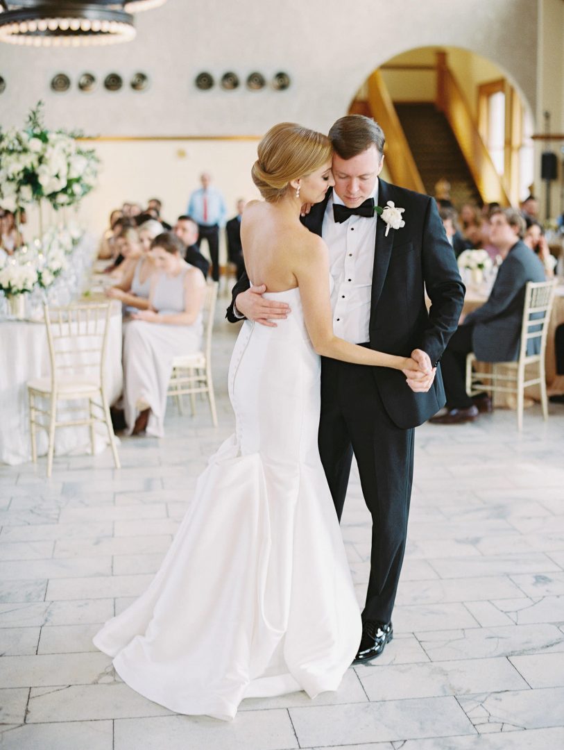 couple's first dance captured by austin wedding photographer