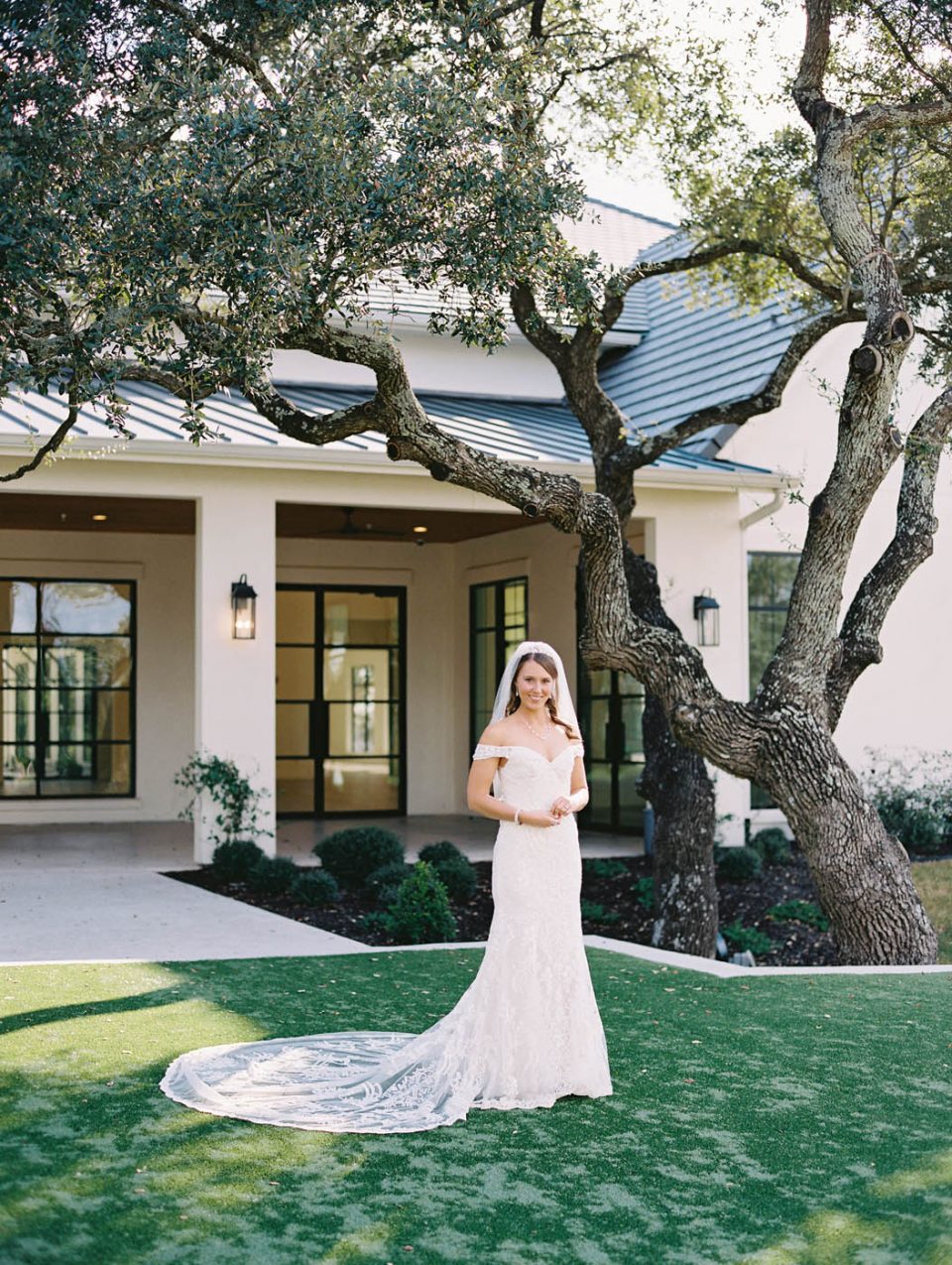 classic bridal portrait at the Arlo